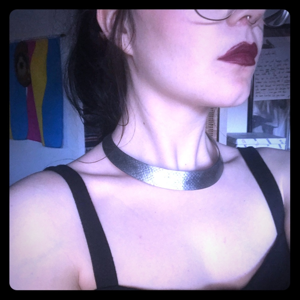 Metal choker
